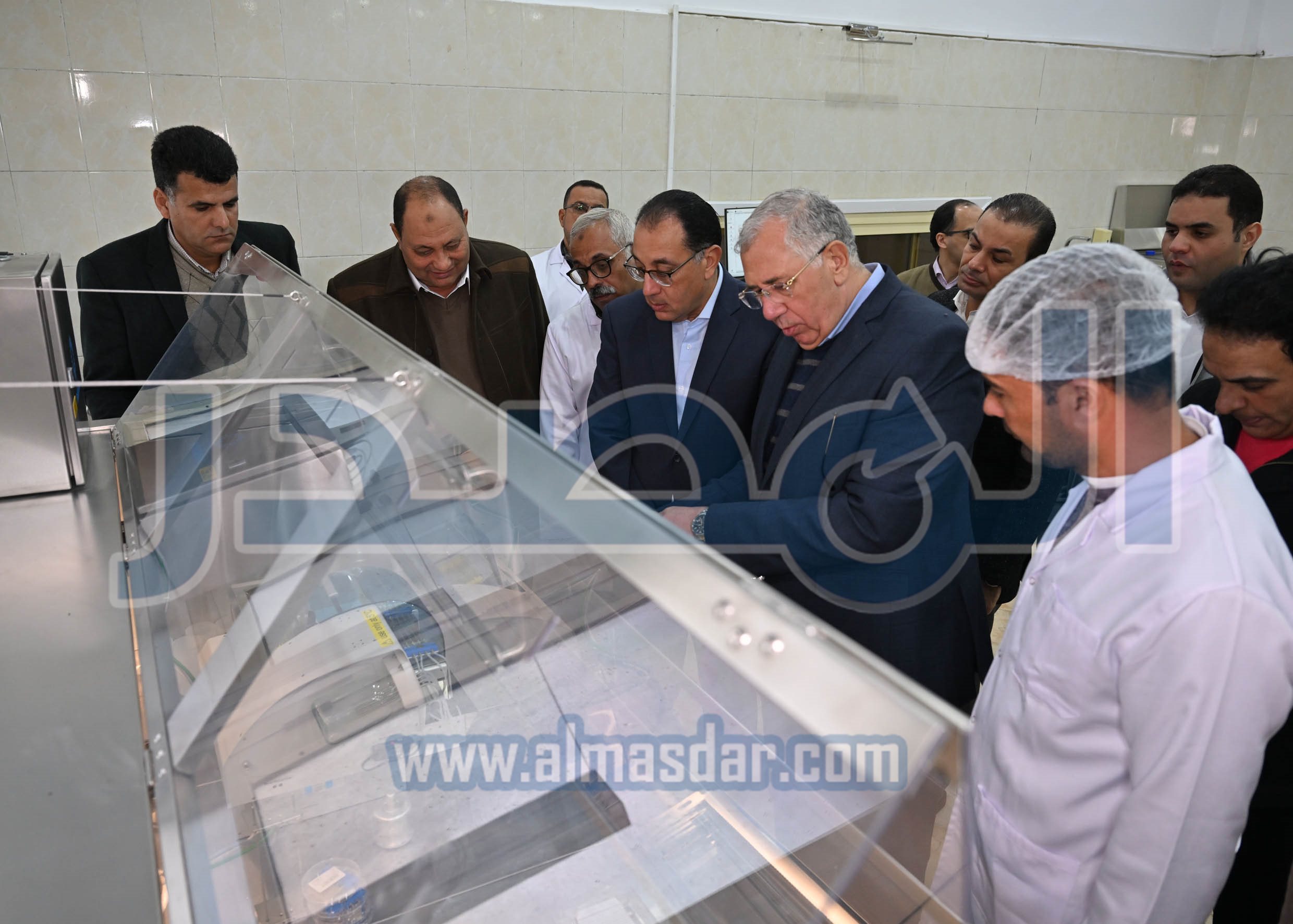 رئيس الوزراء يتفقد مركز التلقيح الاصطناعي المطور بالعامرية