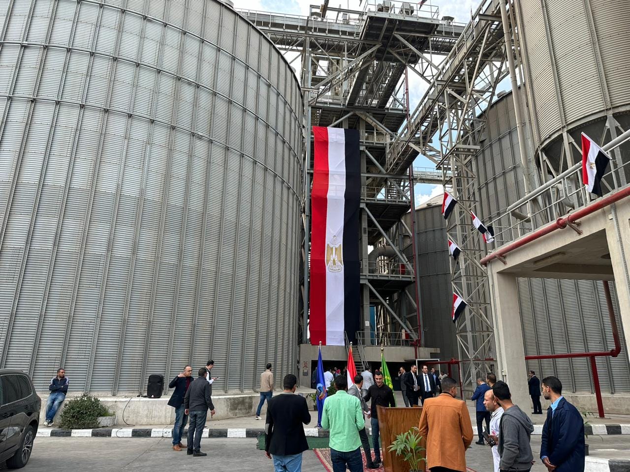 وزيرا التموين والتنمية المحلية يتفقدان صومعة دمنهور