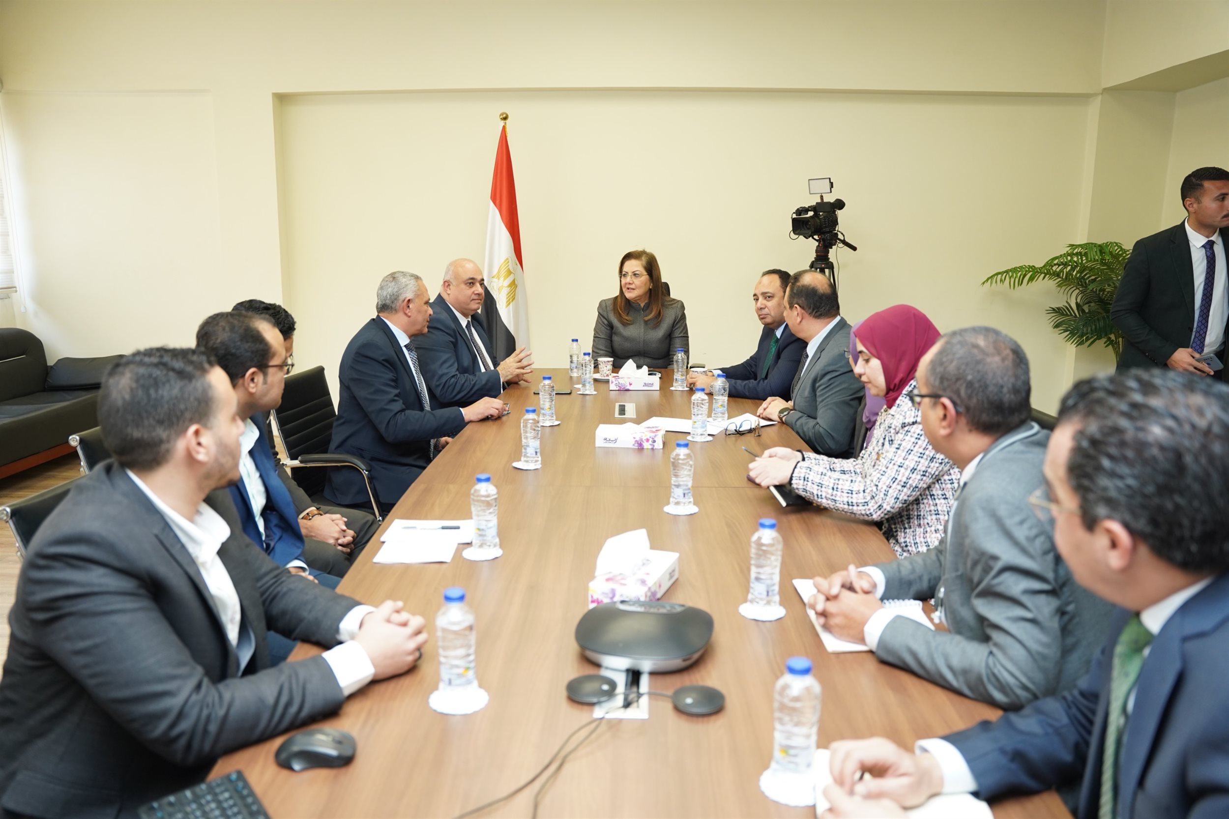 وزيرة التخطيط تتفقد المركز الوطنى للبنية المعلوماتية المكانية
