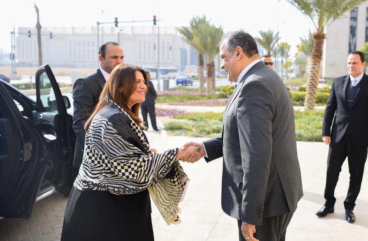 وزير الإنتاج الحربي يستقبل وزيرة الهجرة