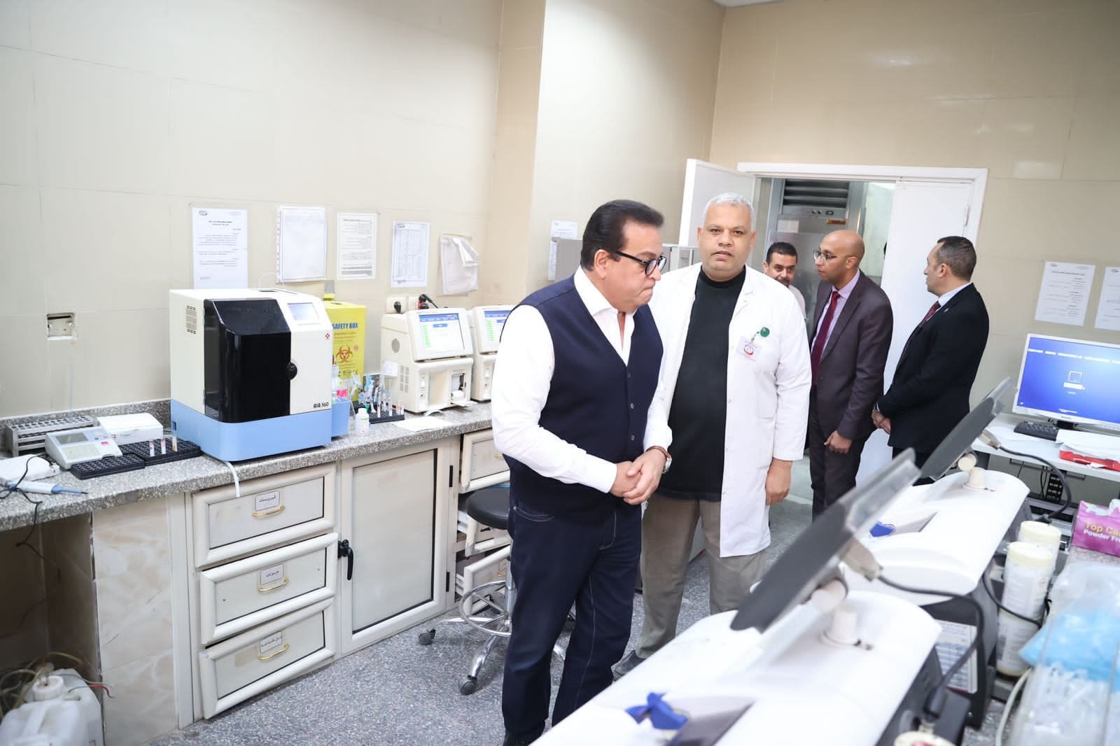 وزير الصحة في مستشفى التأمين الصحي ببني سويف
