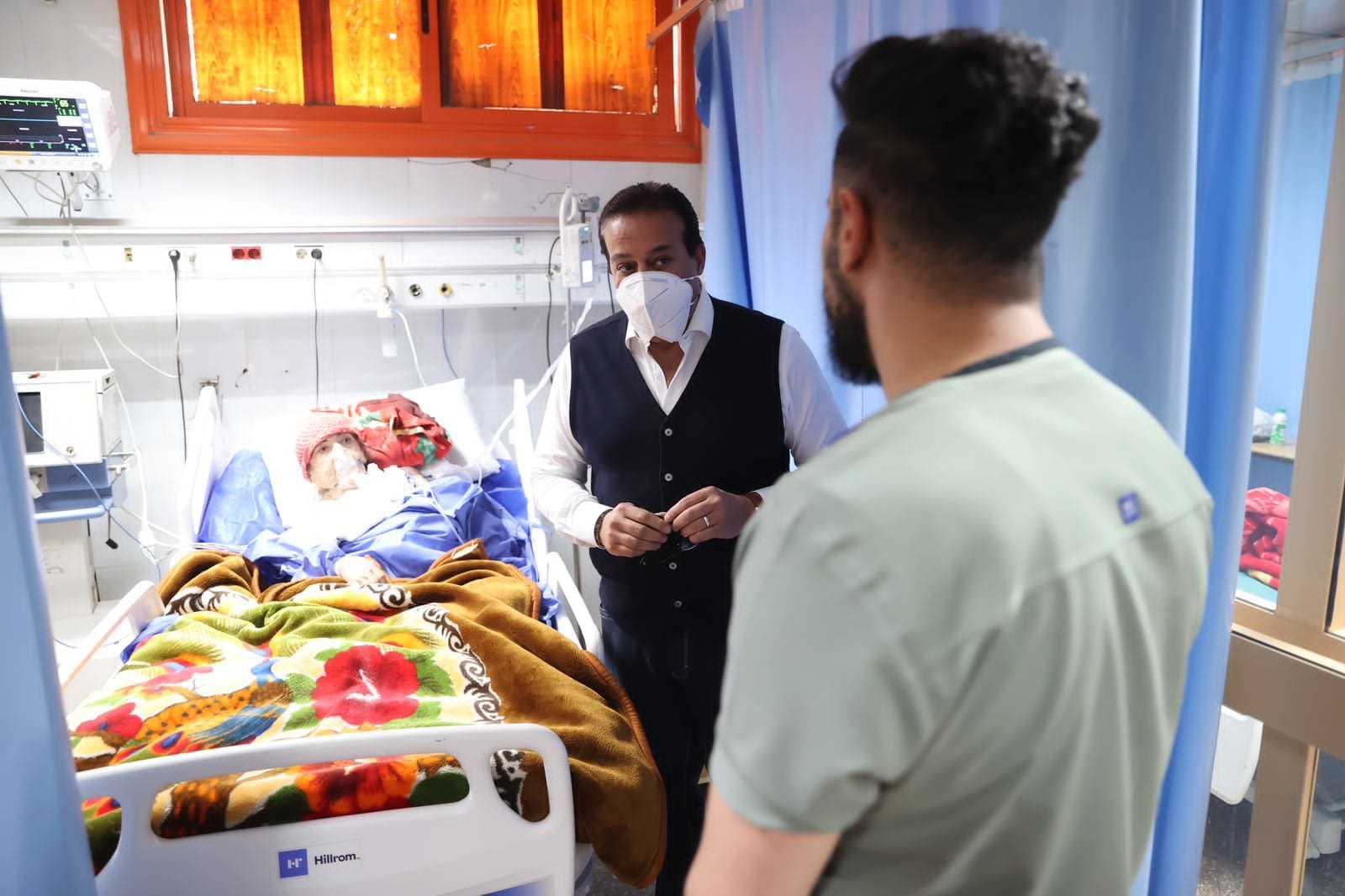 وزير الصحة في مستشفى التأمين الصحي ببني سويف