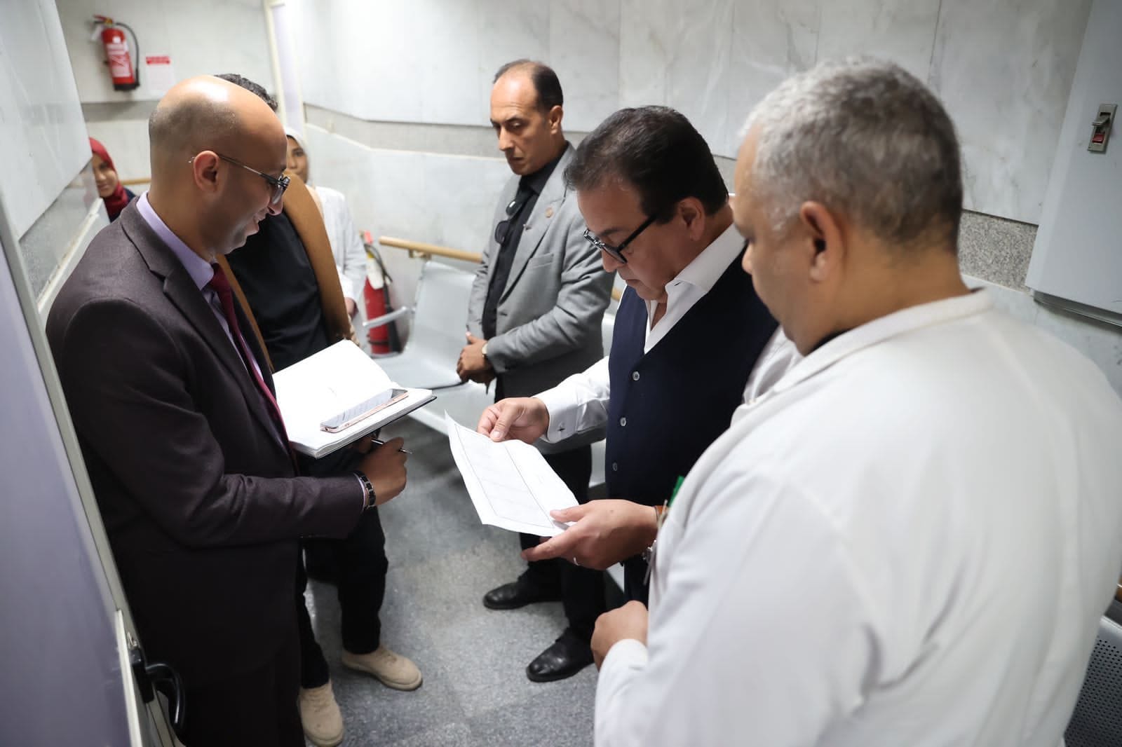 وزير الصحة في مستشفى التأمين الصحي ببني سويف