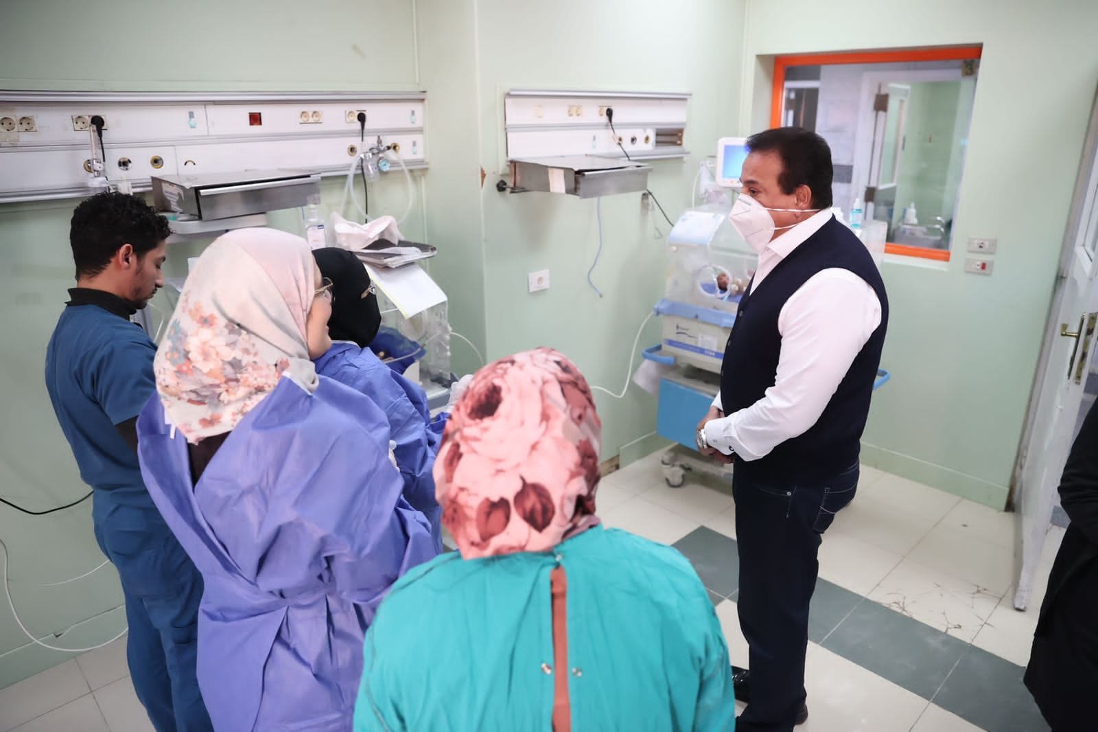 وزير الصحة في مستشفى التأمين الصحي ببني سويف