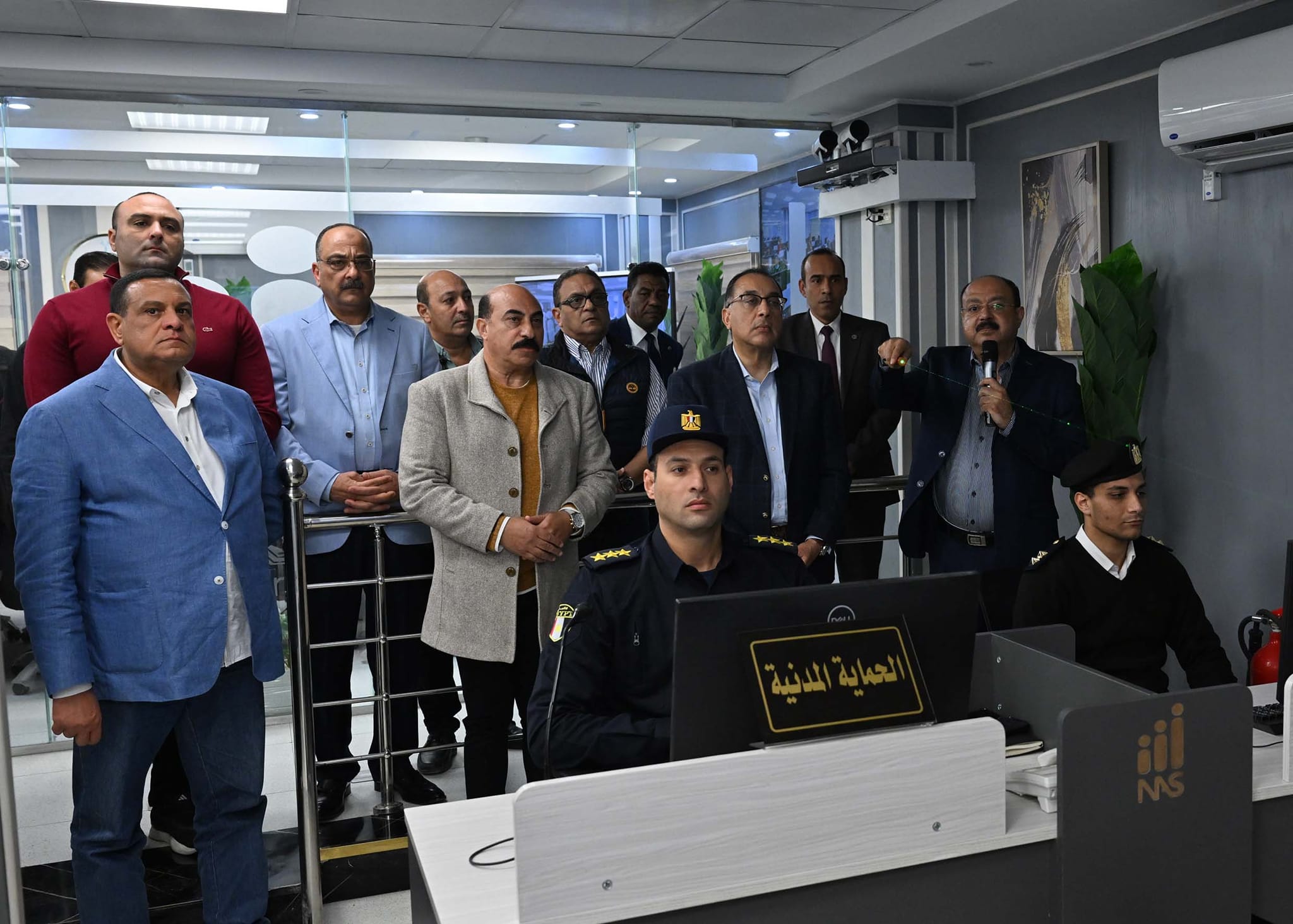 رئيس الوزراء يتفقد مركز السيطرة للشبكة الوطنية للطوارئ والسلامة
