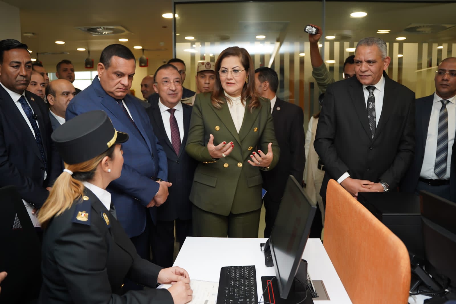 وزيرا التخطيط والتنمية المحلية يفتتحوا مركز خدمات مصر