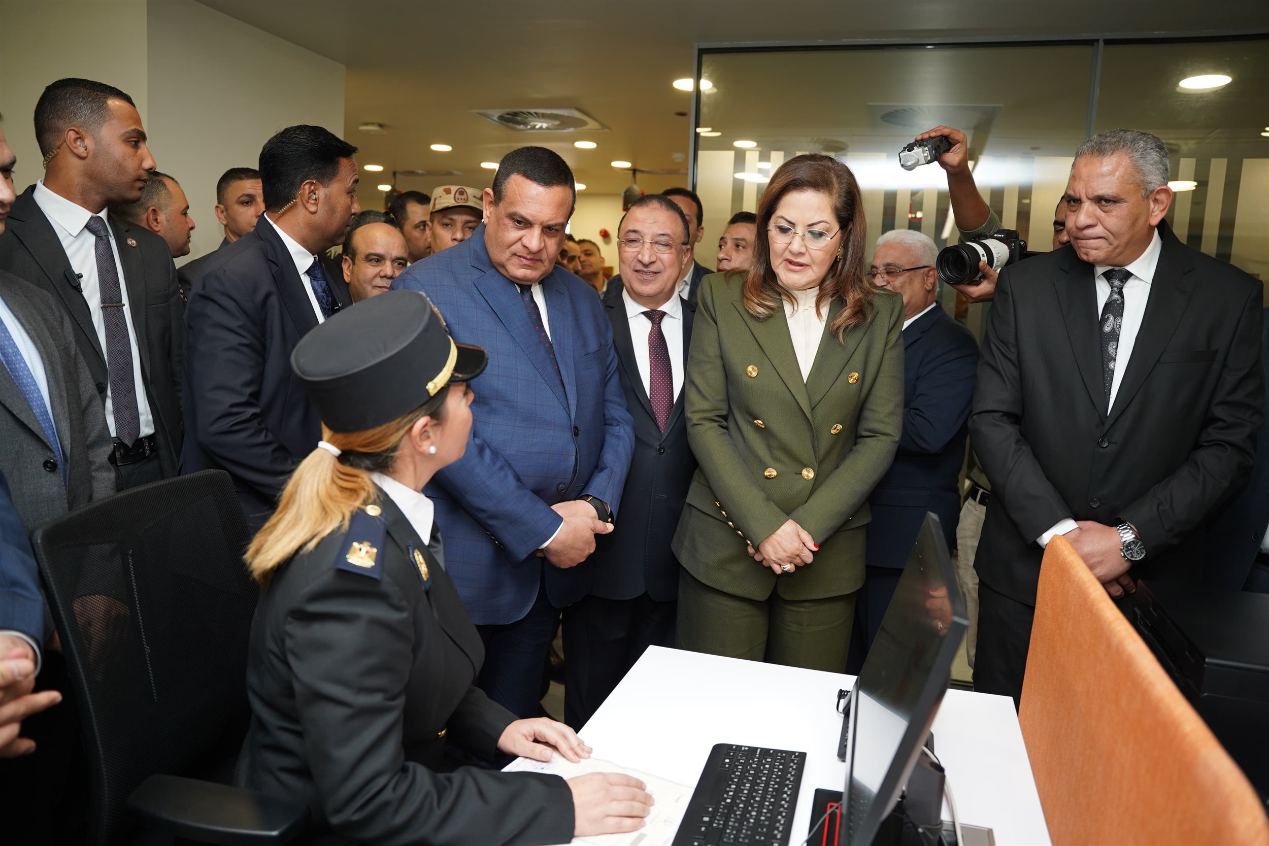 وزيرا التخطيط والتنمية المحلية يفتتحوا مركز خدمات مصر