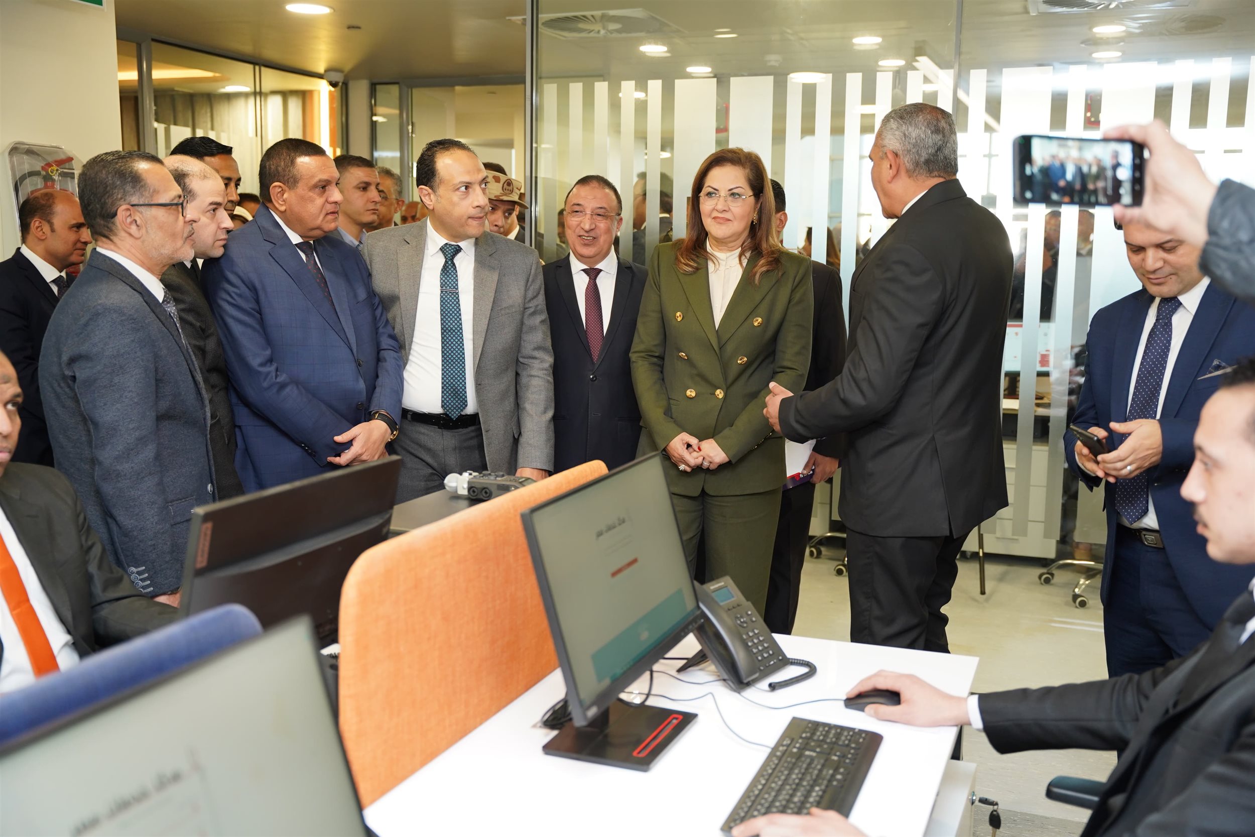 وزيرا التخطيط والتنمية المحلية يفتتحوا مركز خدمات مصر