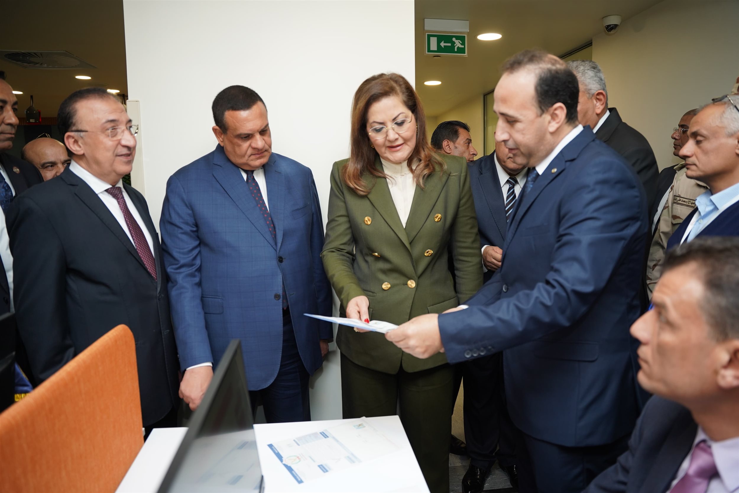 وزيرا التخطيط والتنمية المحلية يفتتحوا مركز خدمات مصر