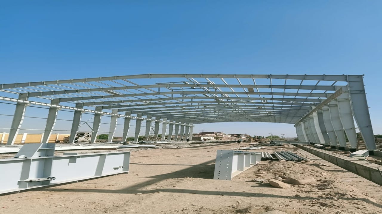 وزير النقل يتفقد ورش اسوان للسكك الحديدية