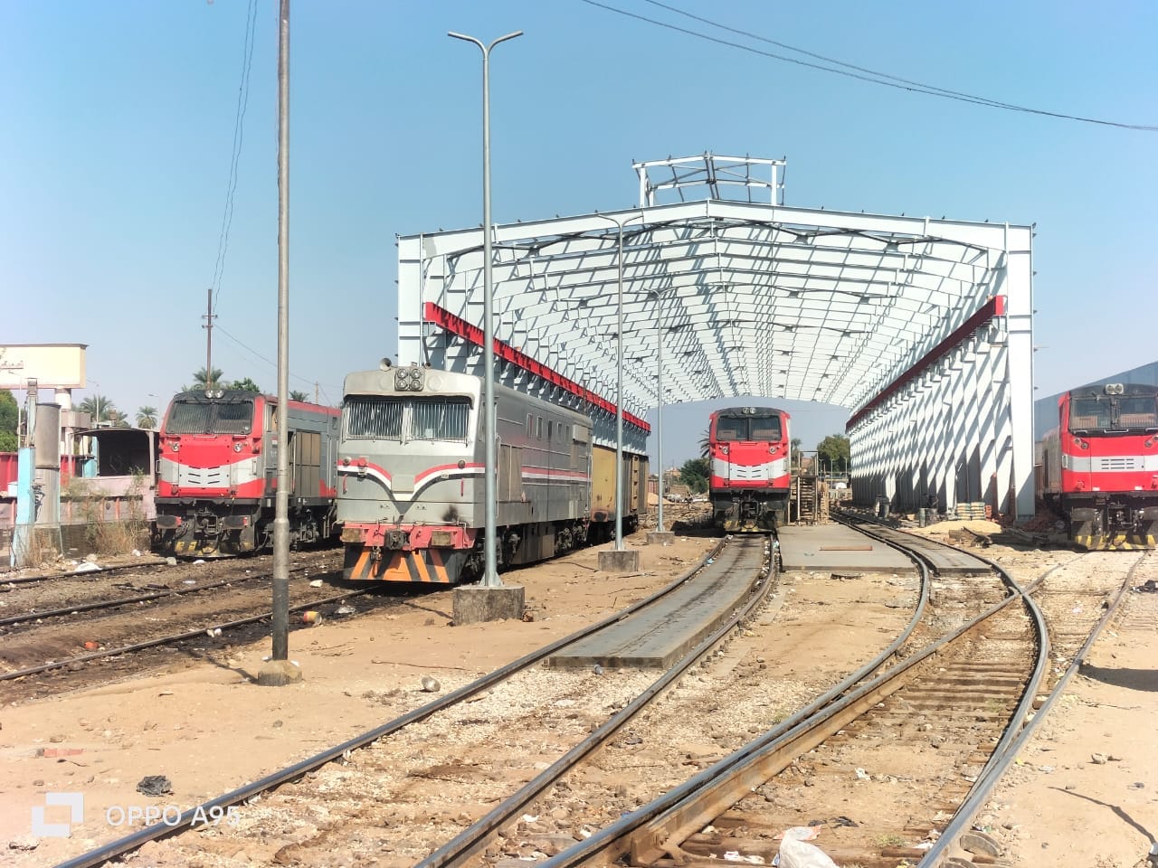 وزير النقل يتفقد ورش اسوان للسكك الحديدية