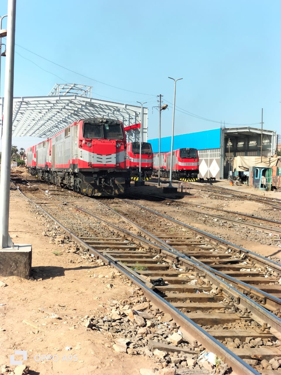 وزير النقل يتفقد ورش اسوان للسكك الحديدية