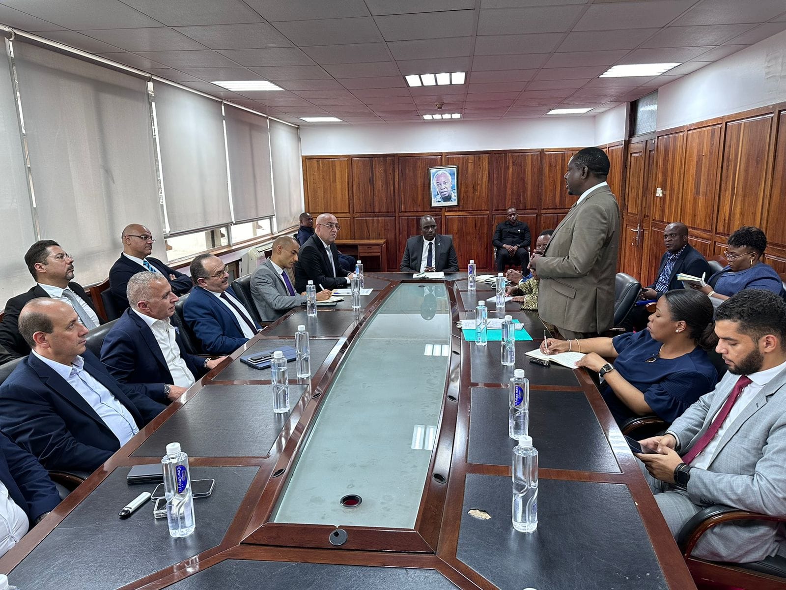 وزير الإسكان مع نائب رئيس الوزراء التنزاني
