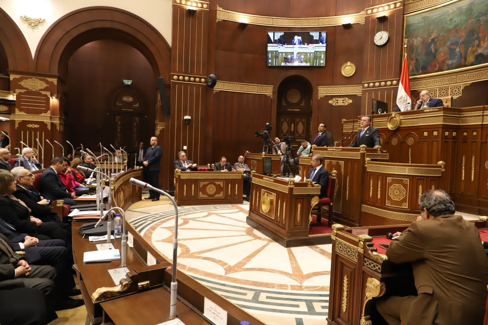 وزير السياحة والآثار يشارك بالجلسة العامة لمجلس الشيوخ
