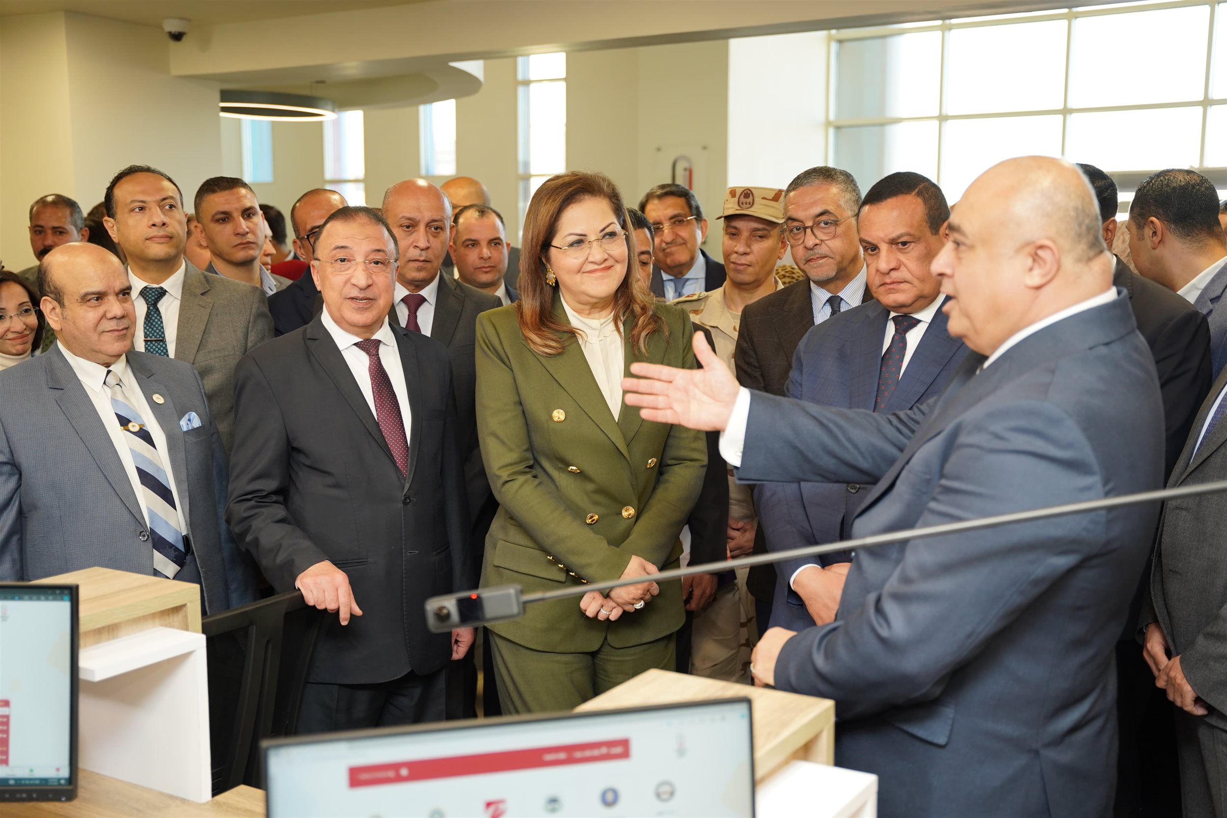 وزيرة التخطيط تفتتح مركز خدمات مصر بالإسكندرية