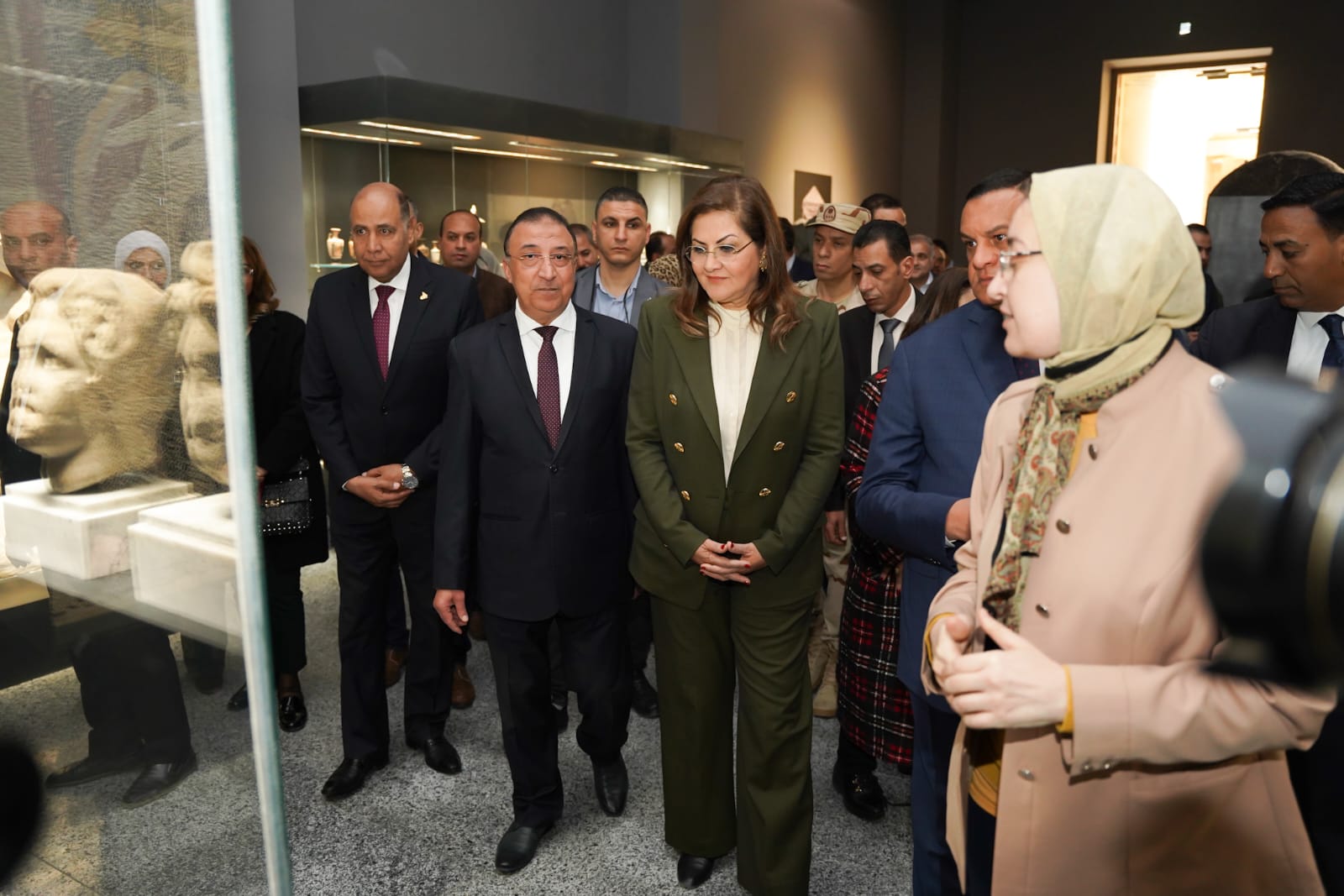 وزيرة التخطيط تفتتح مركز خدمات مصر بالإسكندرية