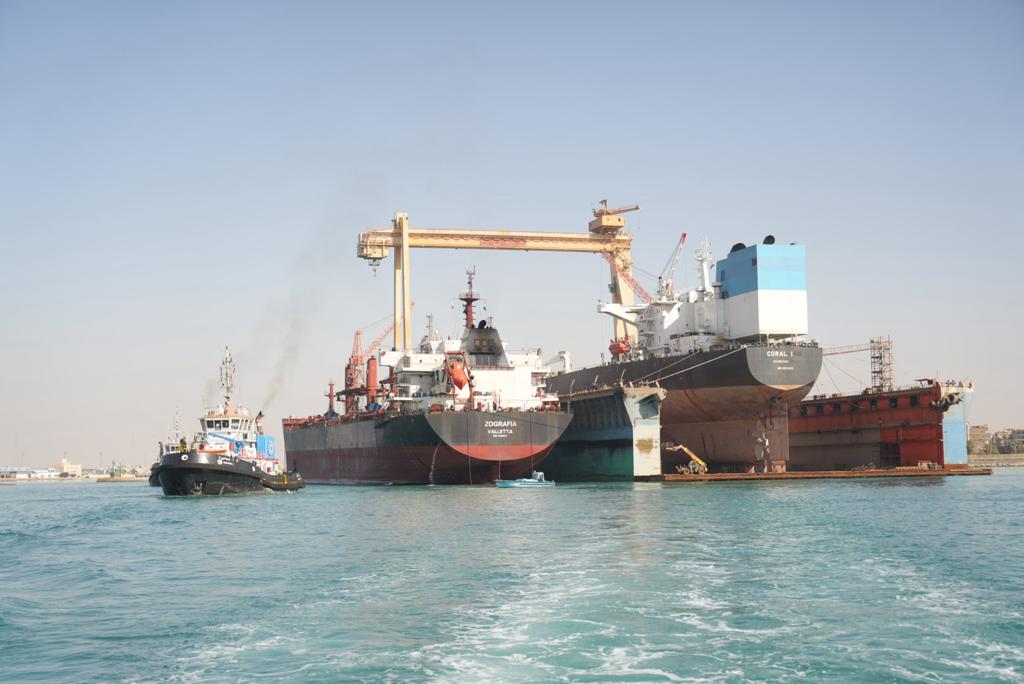 سفينة الصب الجاف اليونانية