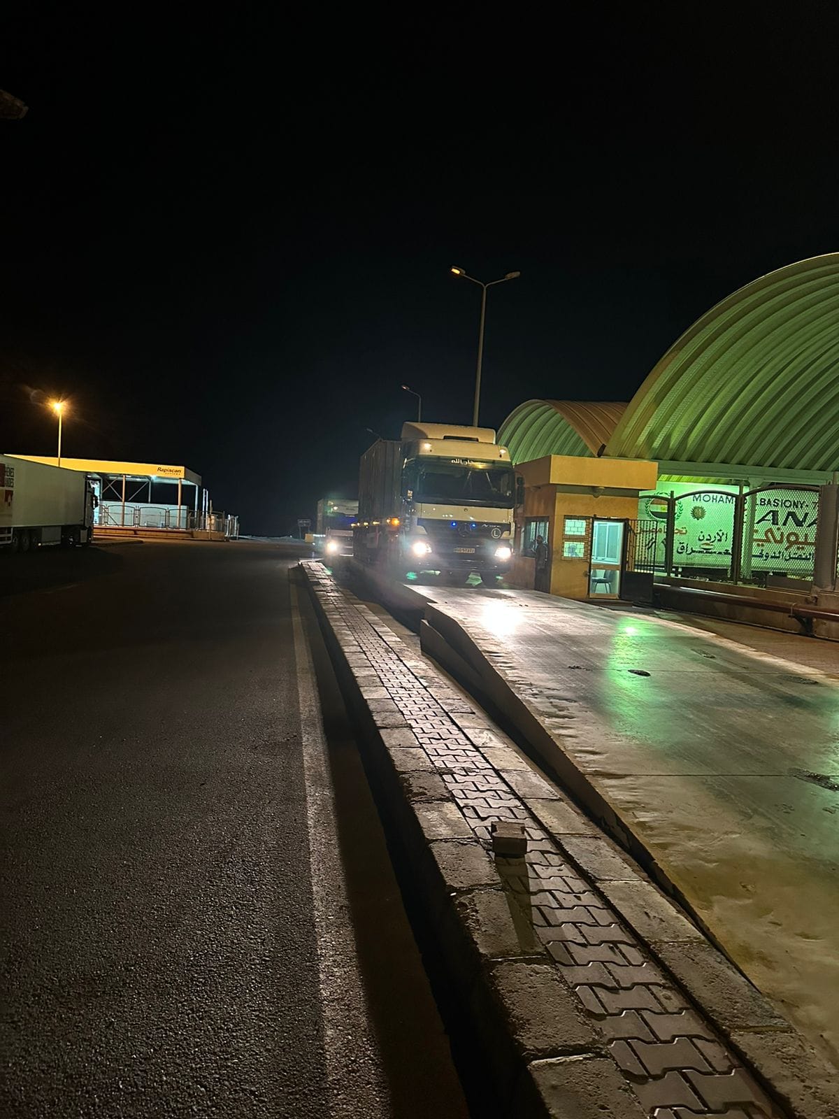 نقل البضائع والشاحنات عبر الخط العربي للنقل البري والبحري