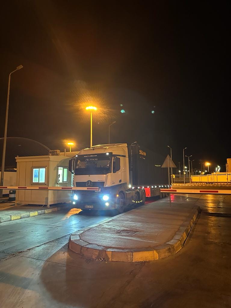 نقل البضائع والشاحنات عبر الخط العربي للنقل البري والبحري