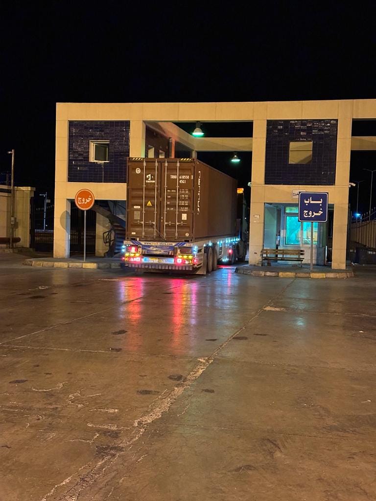 نقل البضائع والشاحنات عبر الخط العربي للنقل البري والبحري