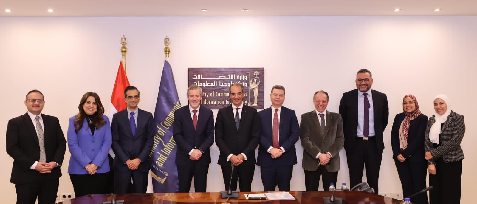 وزير الاتصالات يستقبل وفد من مجموعة فودافون للحلول الذكية