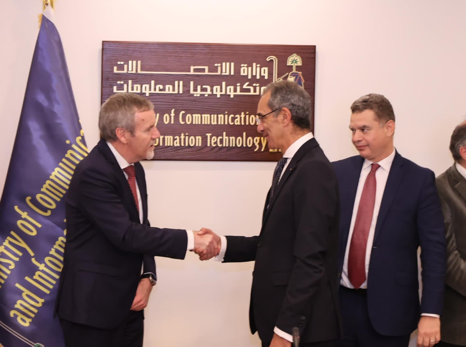 وزير الاتصالات يستقبل وفد من مجموعة فودافون للحلول الذكية