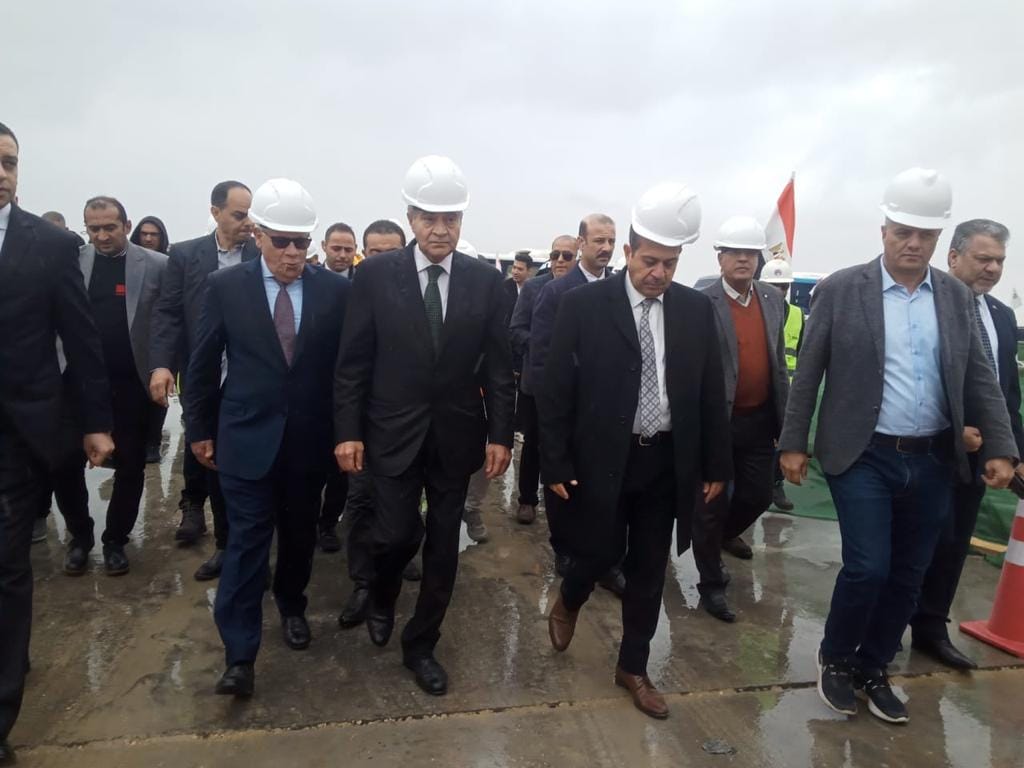 المصيلحي يتفقد مشروع صومعة ميناء غرب بورسعيد