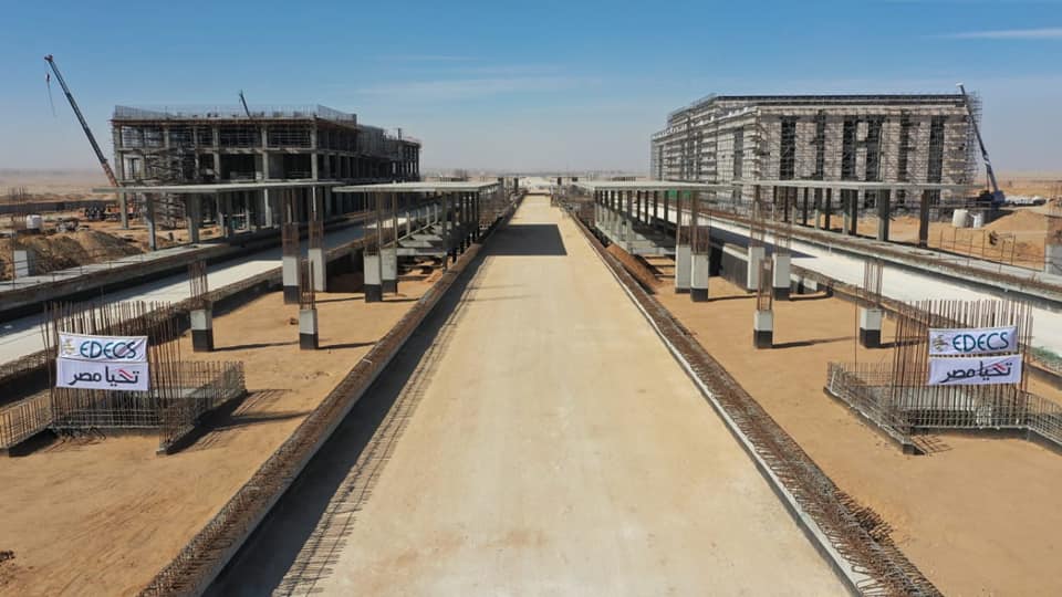 وزير النقل يتفقد مشروع الخط الثاني للقطار الكهربائى السريع