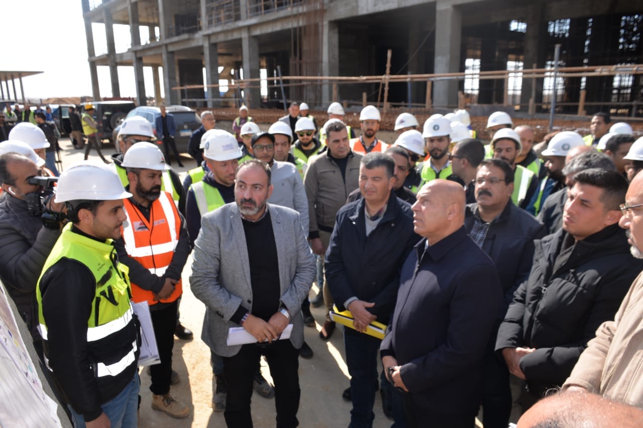 وزير النقل يتفقد مشروع الخط الثاني للقطار الكهربائى السريع