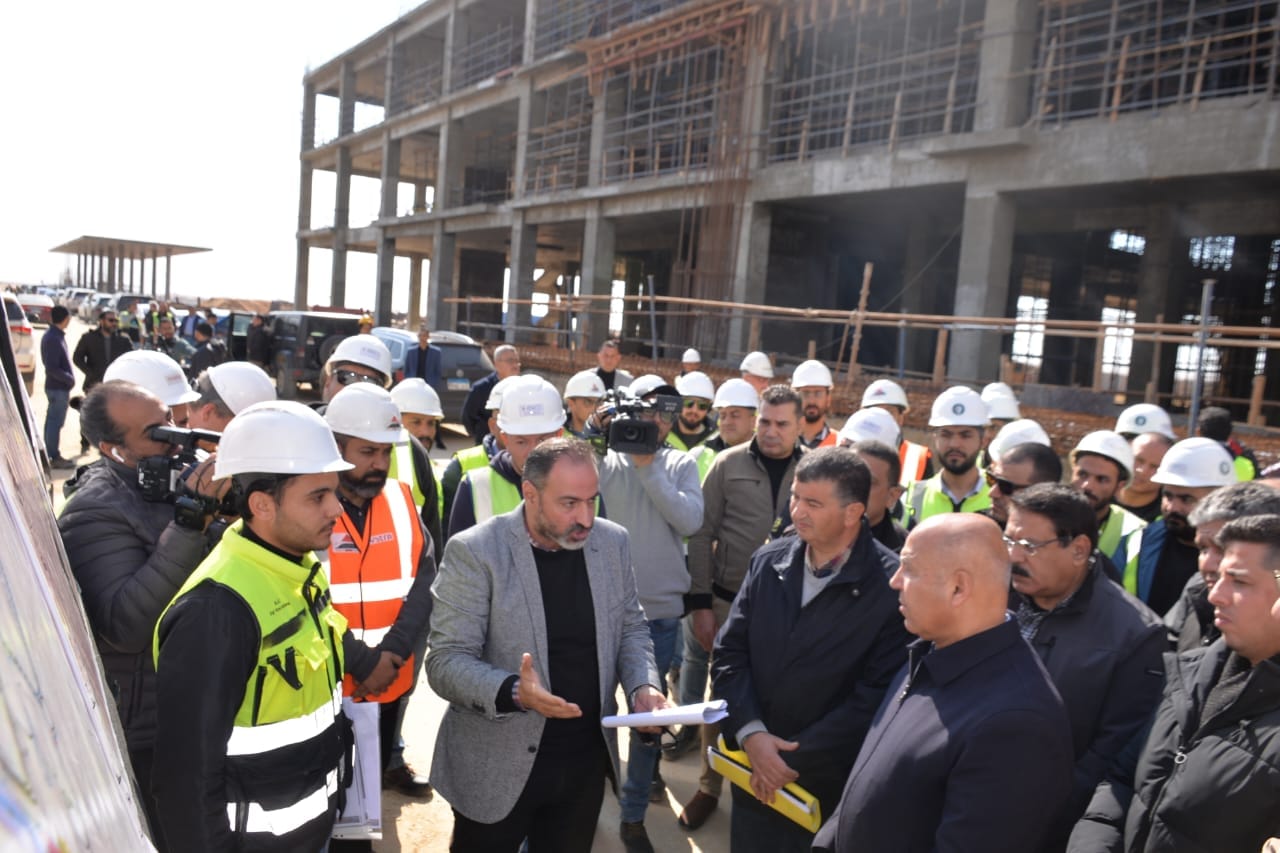وزير النقل يتفقد مشروع الخط الثاني للقطار الكهربائى السريع