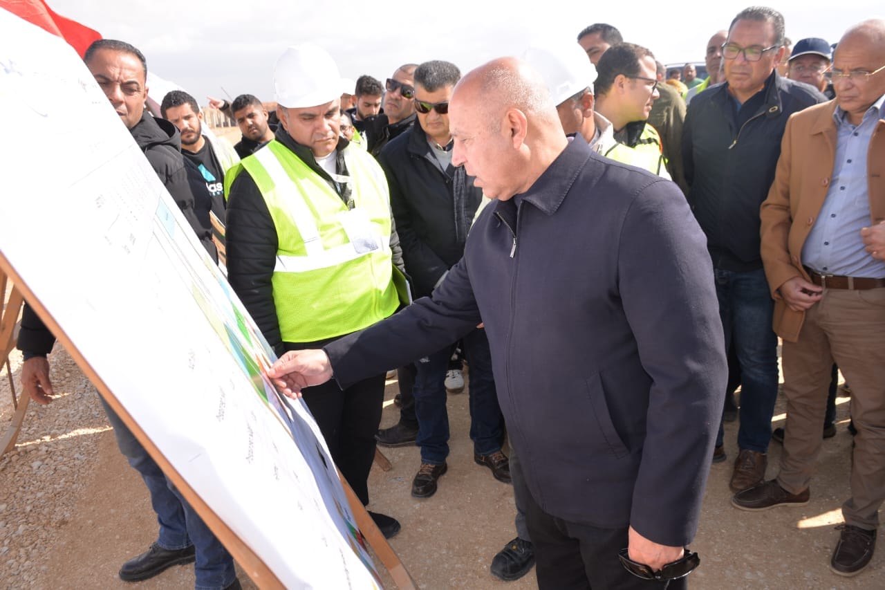وزير النقل يتفقد مشروع الخط الثاني للقطار الكهربائى السريع