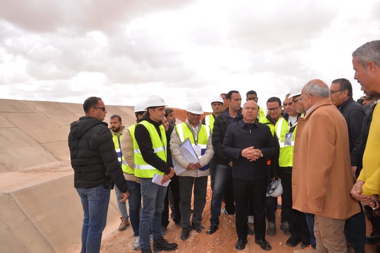 وزير النقل يتفقد مشروع الخط الثاني للقطار الكهربائى السريع