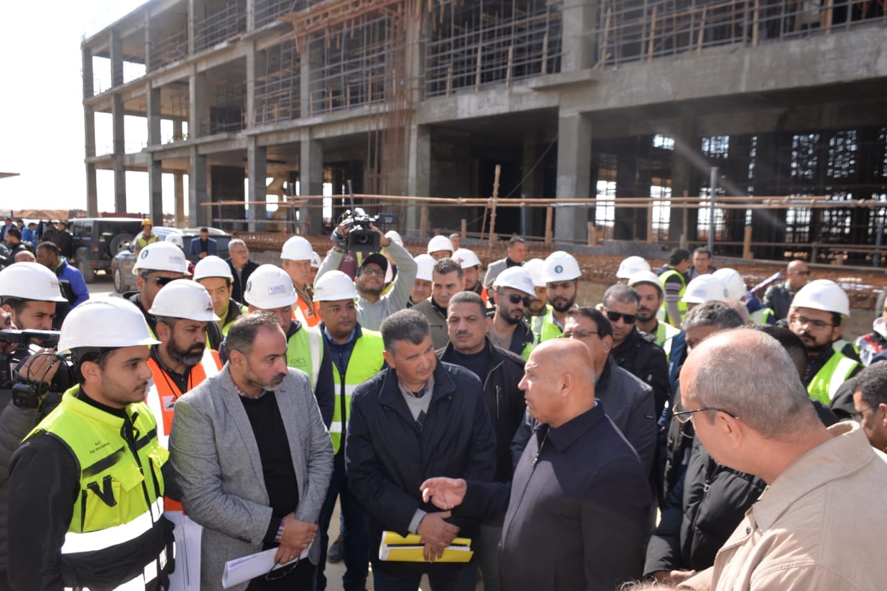 وزير النقل يتفقد مشروع الخط الثاني للقطار الكهربائى السريع