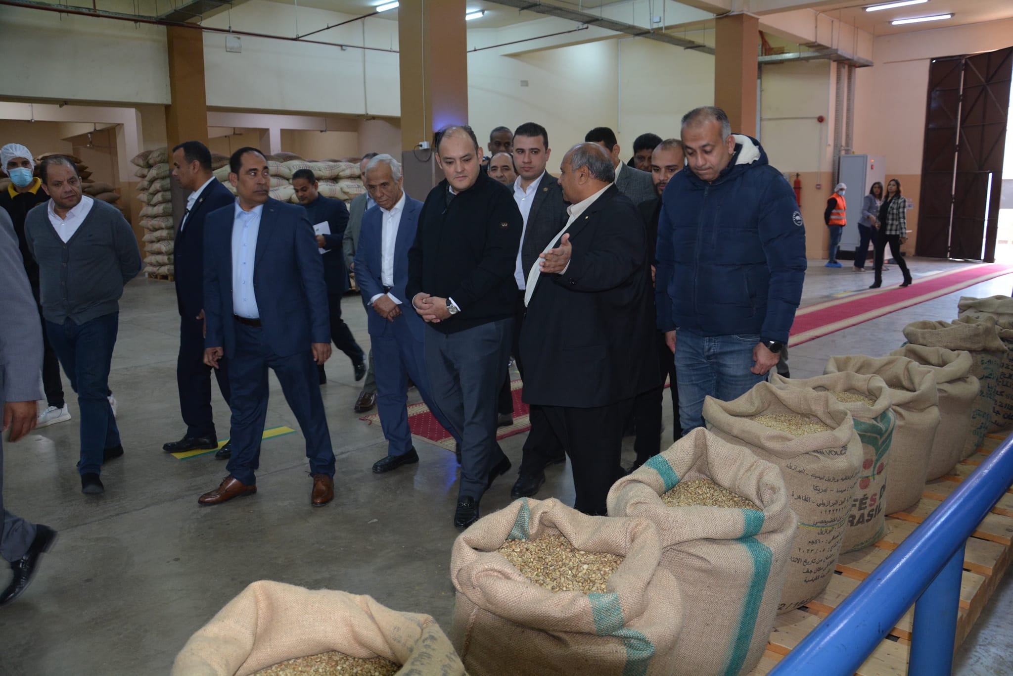 وزير التجارة في جولته بالمنطقة الصناعية بالعبور