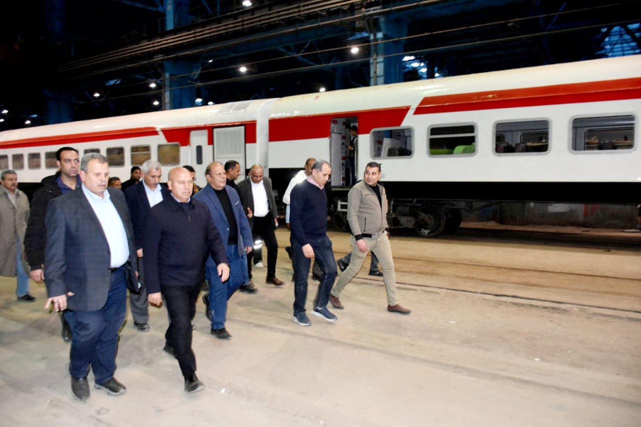 وزير النقل يتفقد ورش كوم ابو راضى ببني سويف