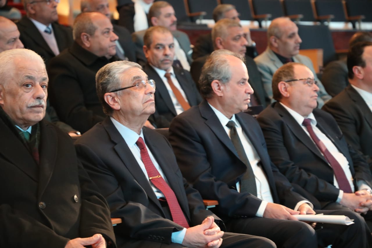 وزير الكهرباء يلتقي رئيس الجامعة الأمريكية