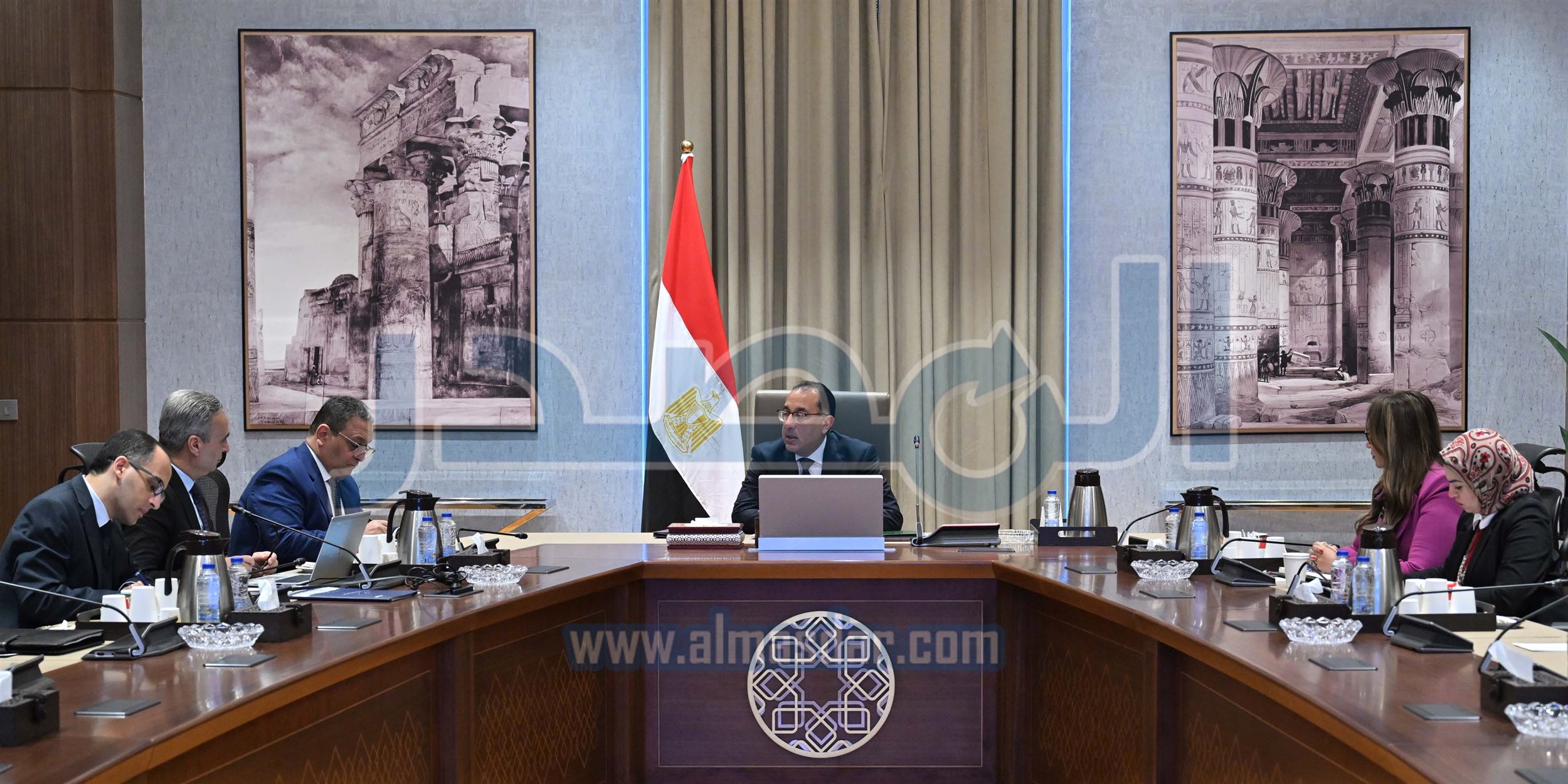 رئيس الوزراء في اجتماع مع رئيس جهاز حماية المستهلك