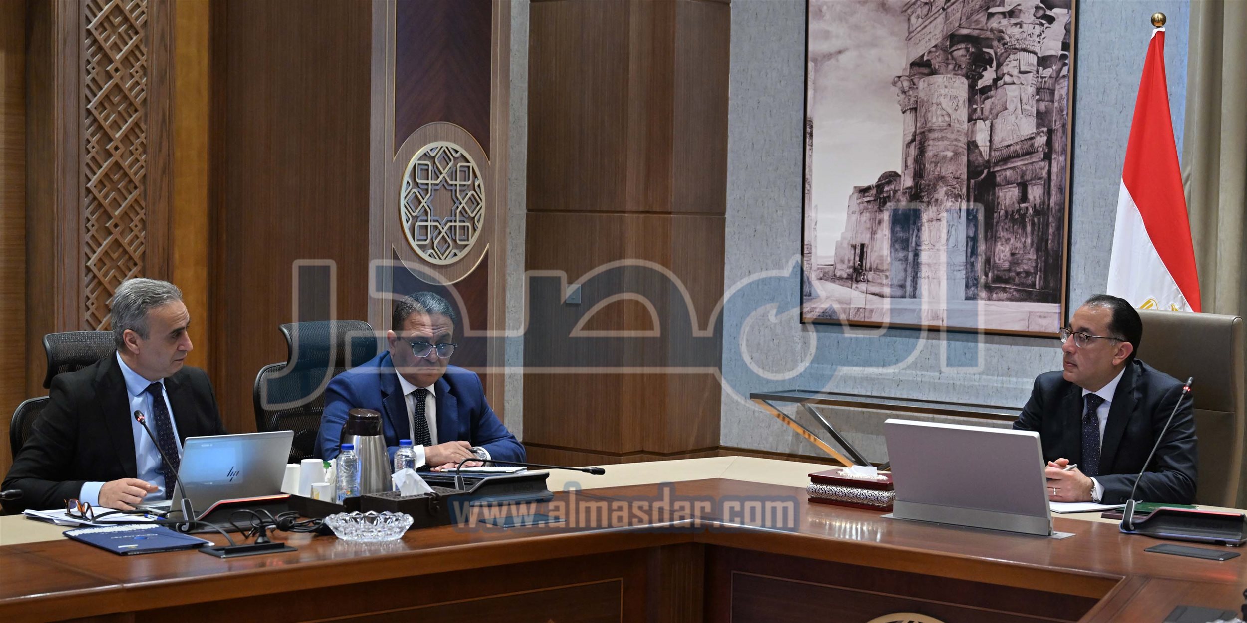 رئيس الوزراء في اجتماع مع رئيس جهاز حماية المستهلك