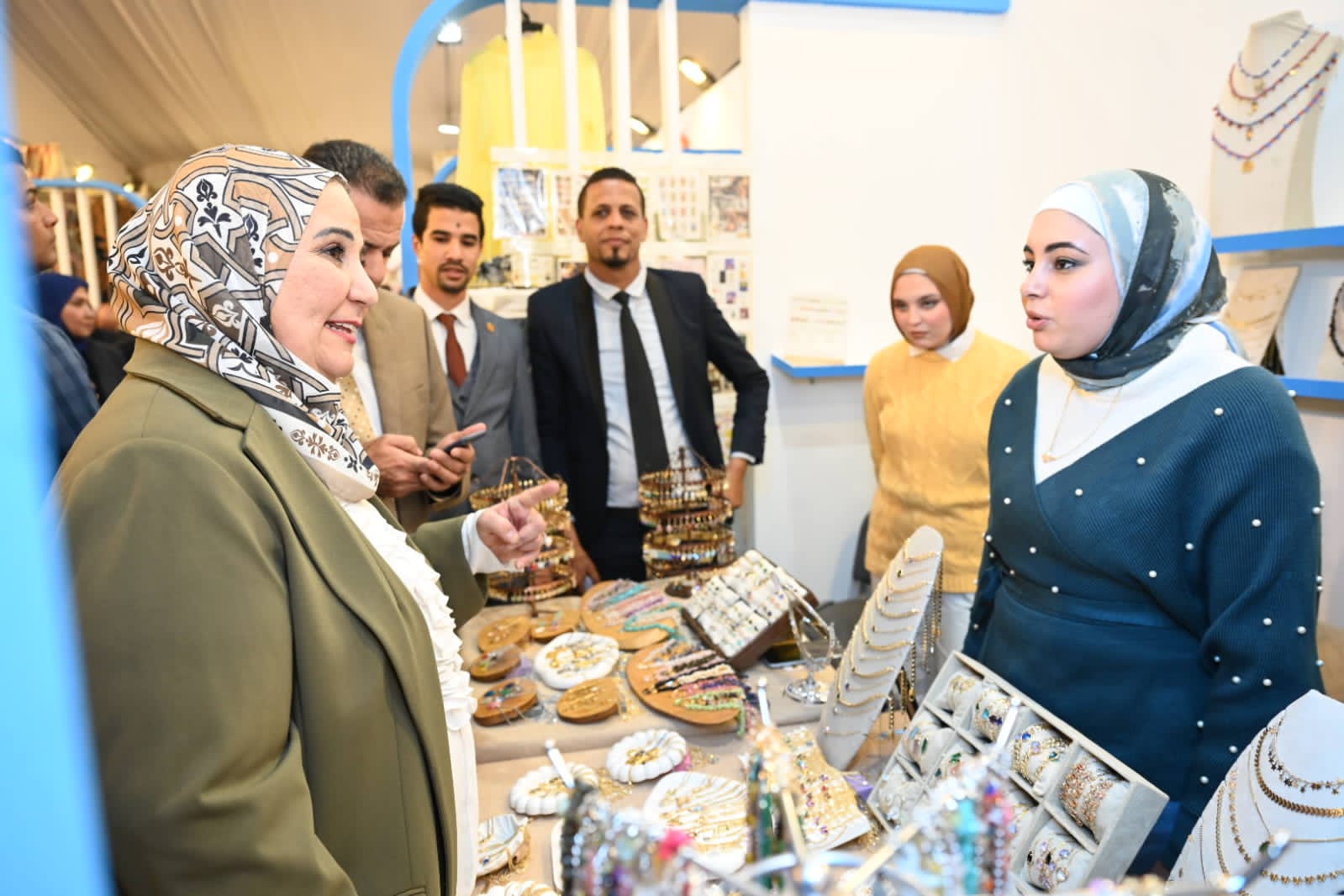 وزيرة التضامن تفتتح معرض ديارنا للحرف اليدوية بالأقصر