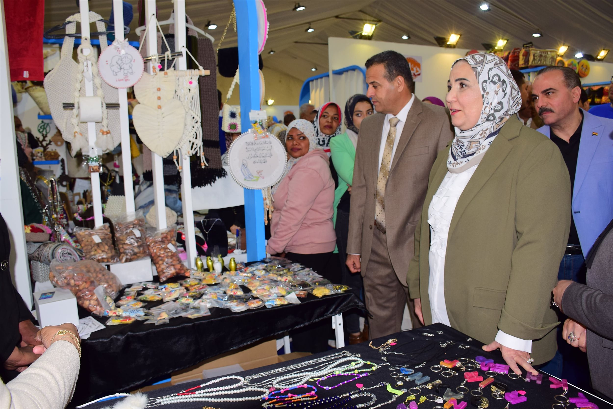وزيرة التضامن تفتتح معرض ديارنا للحرف اليدوية بالأقصر
