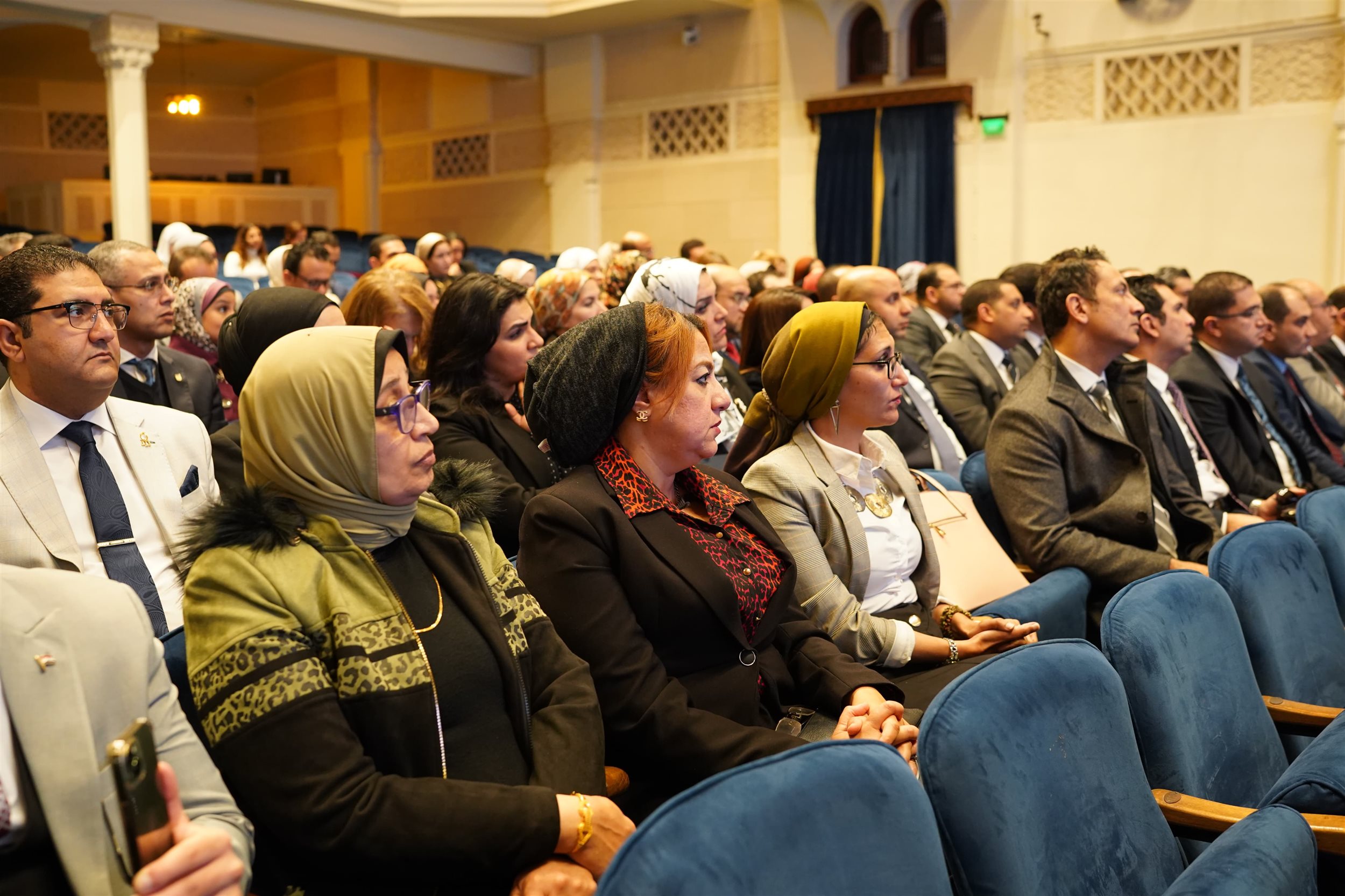 المعهد القومي يحتفل بالتعاون مع الجامعة الأمريكية بتخريج ثلاث دفعات