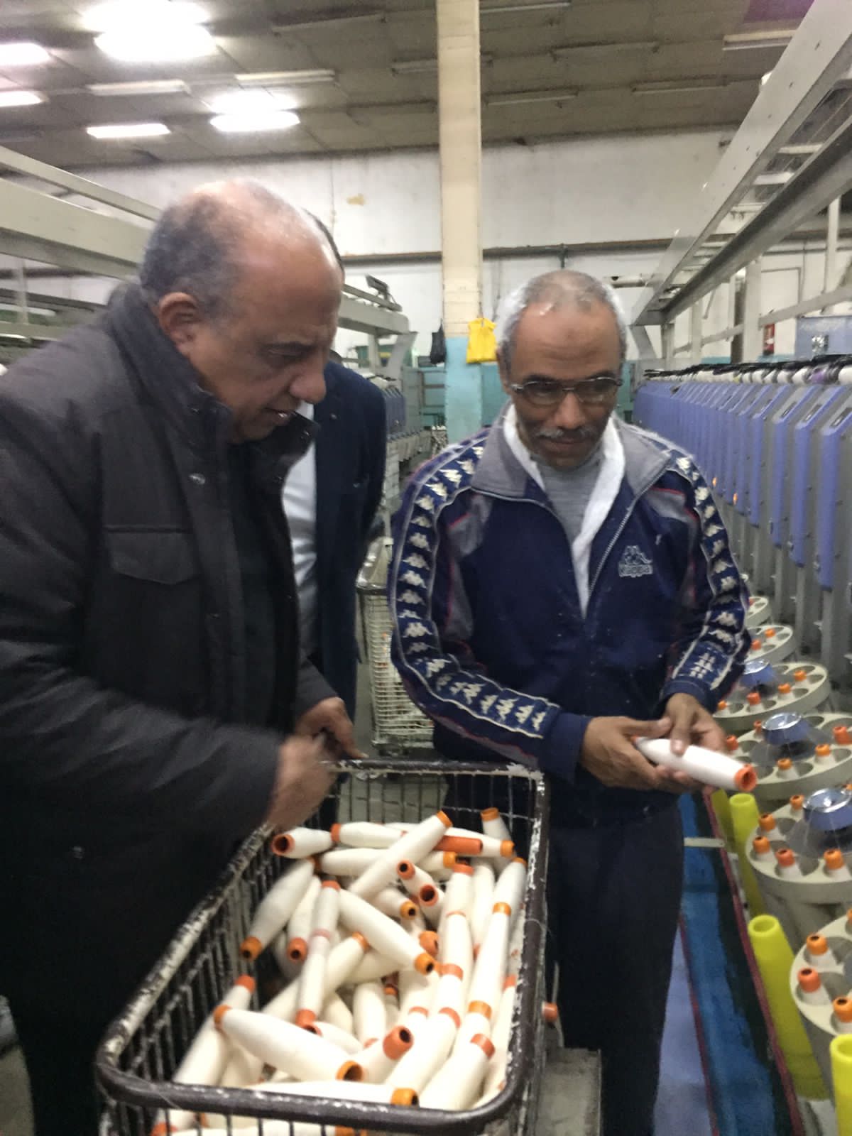 وزير قطاع الأعمال في جولة ميدانية بشركة مصر للغزل والنسيج