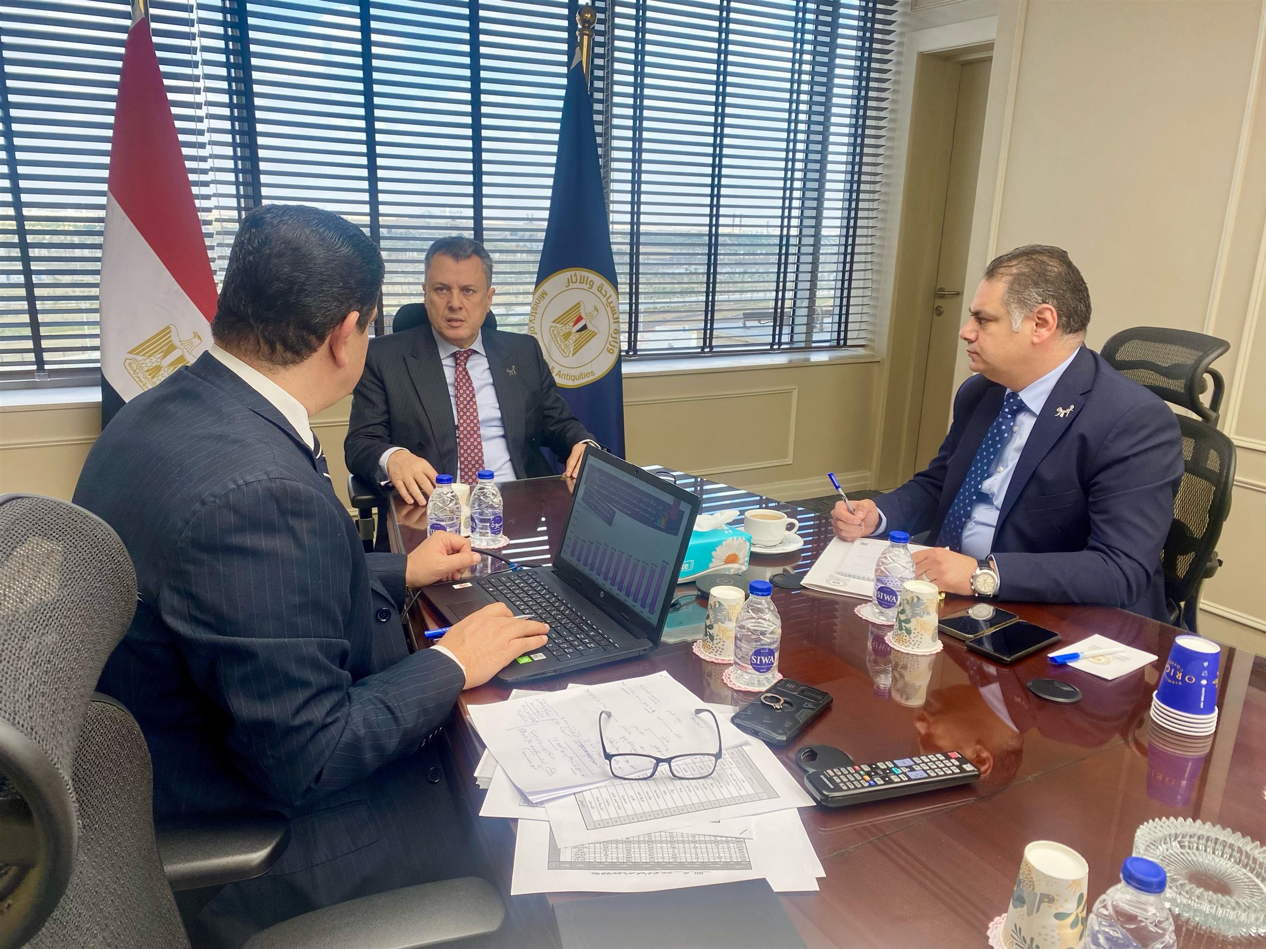 عيسى يعقد اجتماعا مع رئيس الإدارة المركزية للمنشآت الفندقية