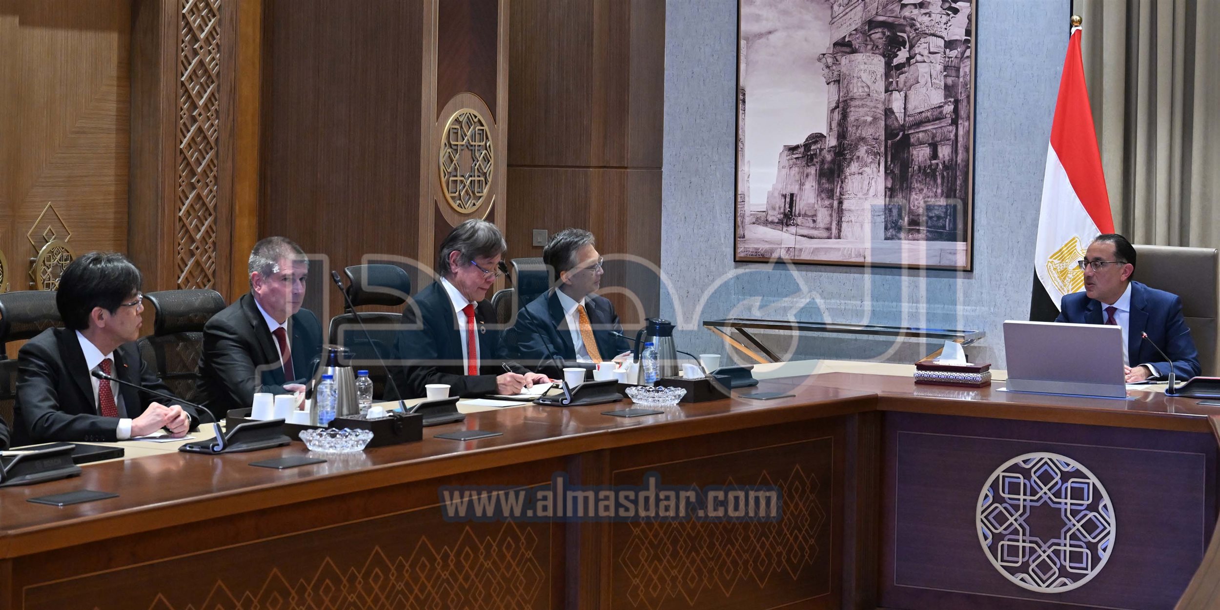 رئيس الوزراء يلتقي وفد شركة