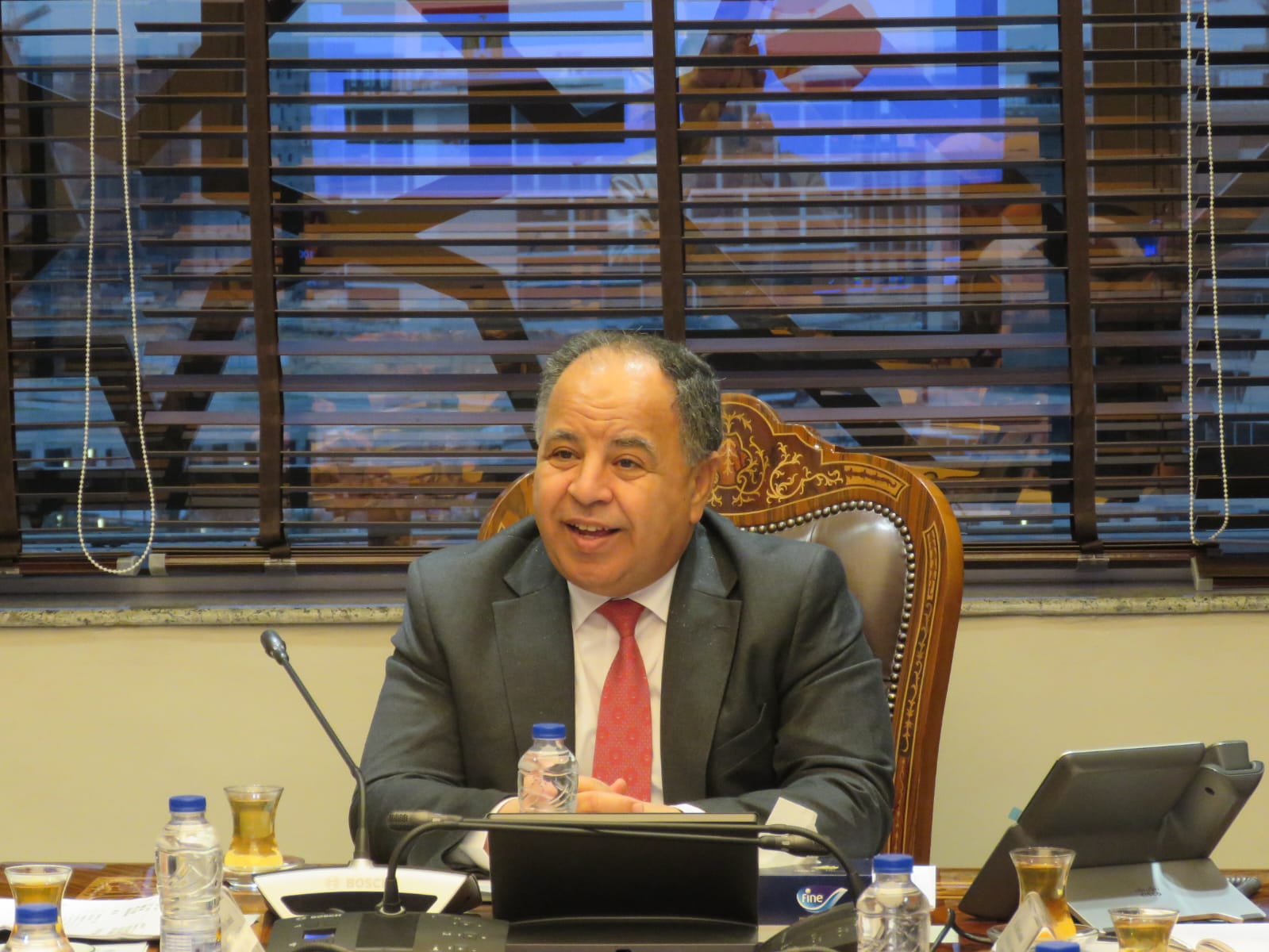 وزير المالية في اجتماع مع نائب رئيس