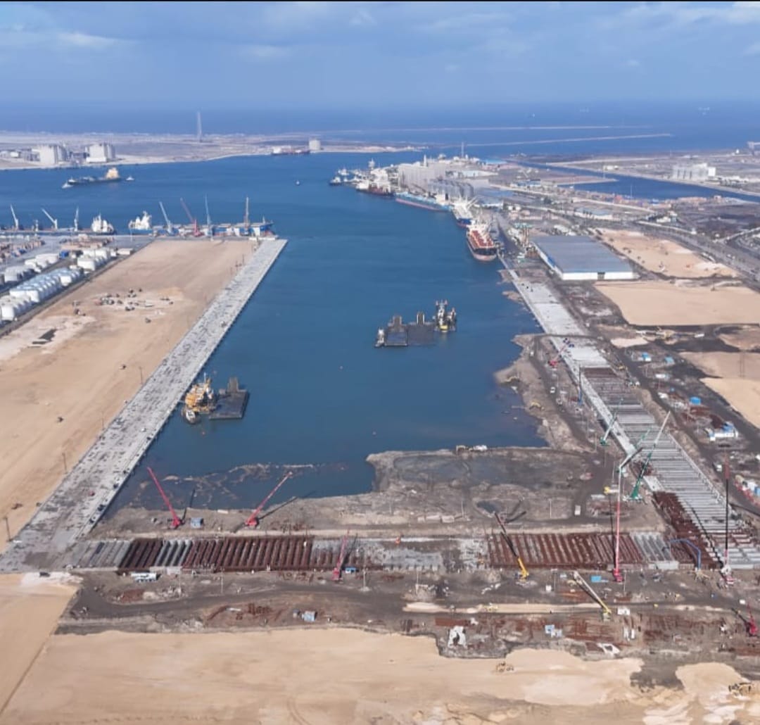 وزير النقل خلال جولة تفقدية بميناء دمياط البحري ومتابعة تنفيذ المشروعات الجاري تنفيذها بالميناء