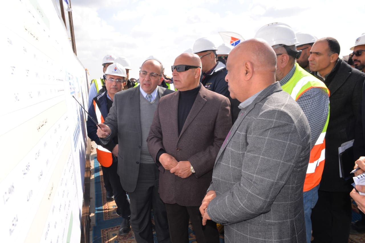 وزير النقل خلال جولة تفقدية بميناء دمياط البحري ومتابعة تنفيذ المشروعات الجاري تنفيذها بالميناء