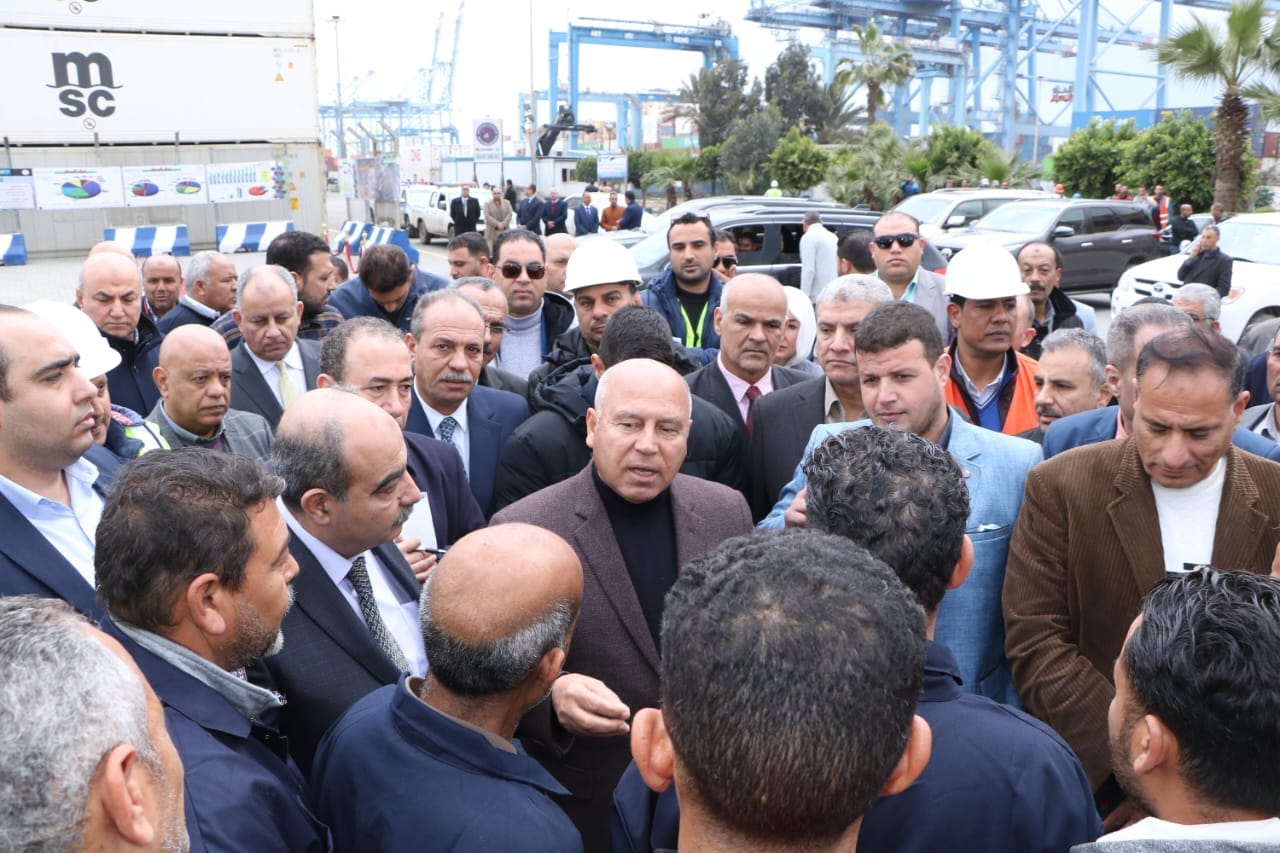 وزير النقل خلال جولة تفقدية بميناء دمياط البحري ومتابعة تنفيذ المشروعات الجاري تنفيذها بالميناء