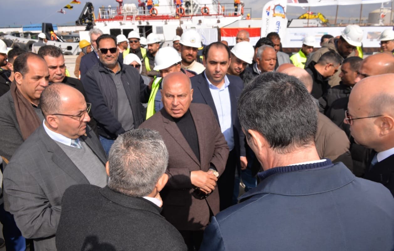 وزير النقل خلال جولة تفقدية بميناء دمياط البحري ومتابعة تنفيذ المشروعات الجاري تنفيذها بالميناء