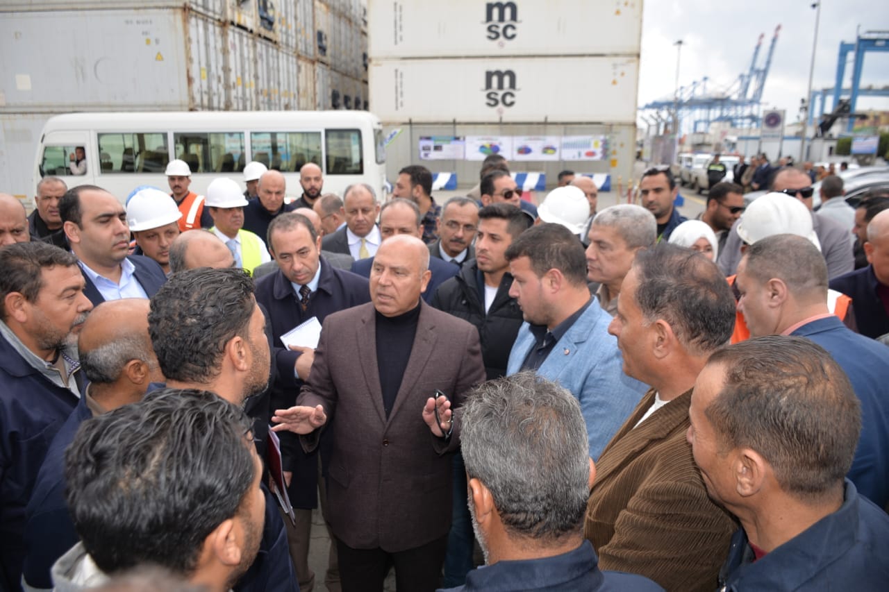 وزير النقل خلال جولة تفقدية بميناء دمياط البحري ومتابعة تنفيذ المشروعات الجاري تنفيذها بالميناء
